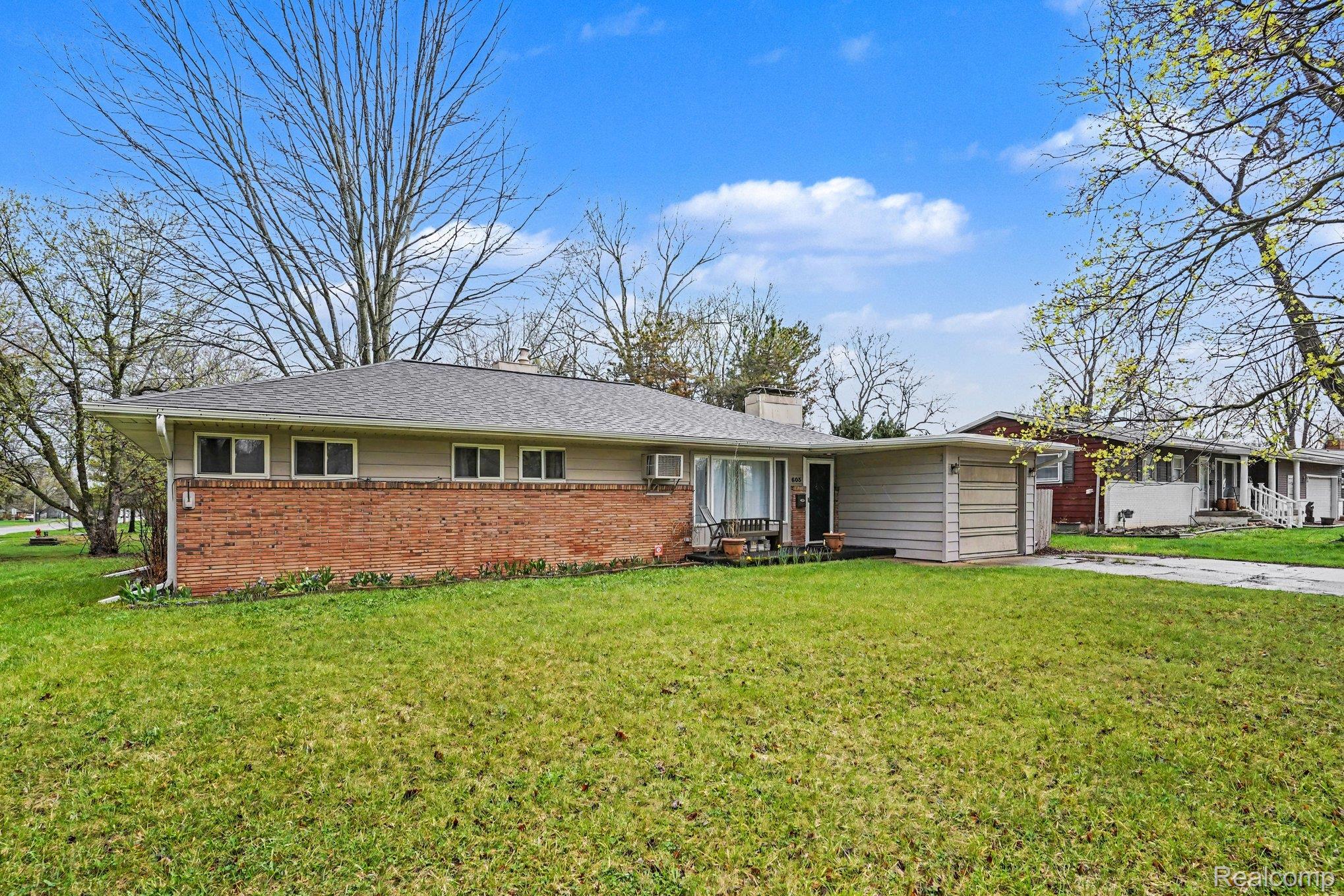 603 E Chelsea Circle
