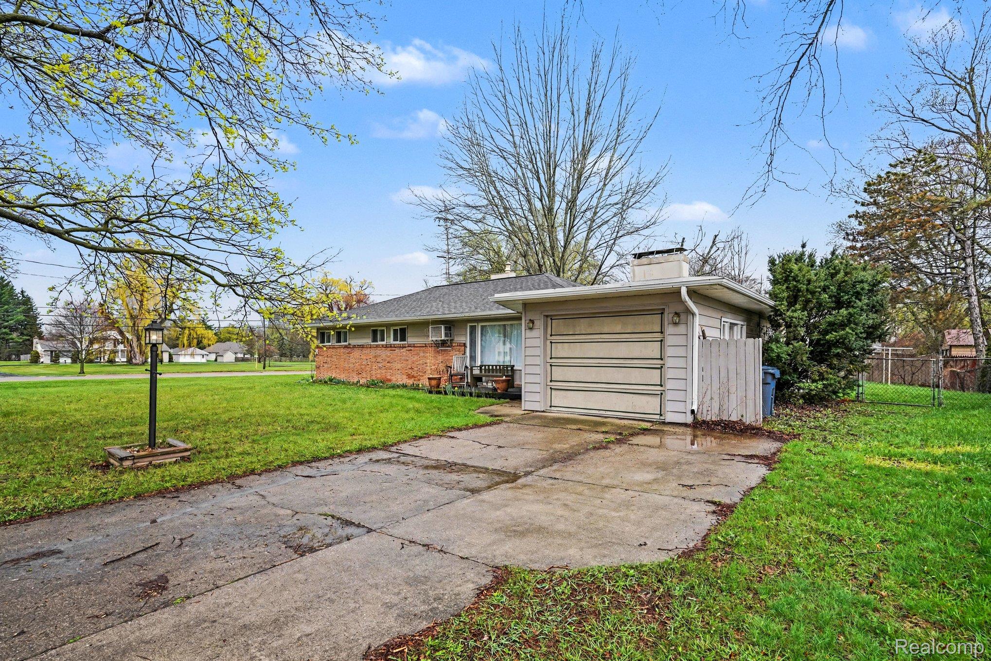 603 E Chelsea Circle