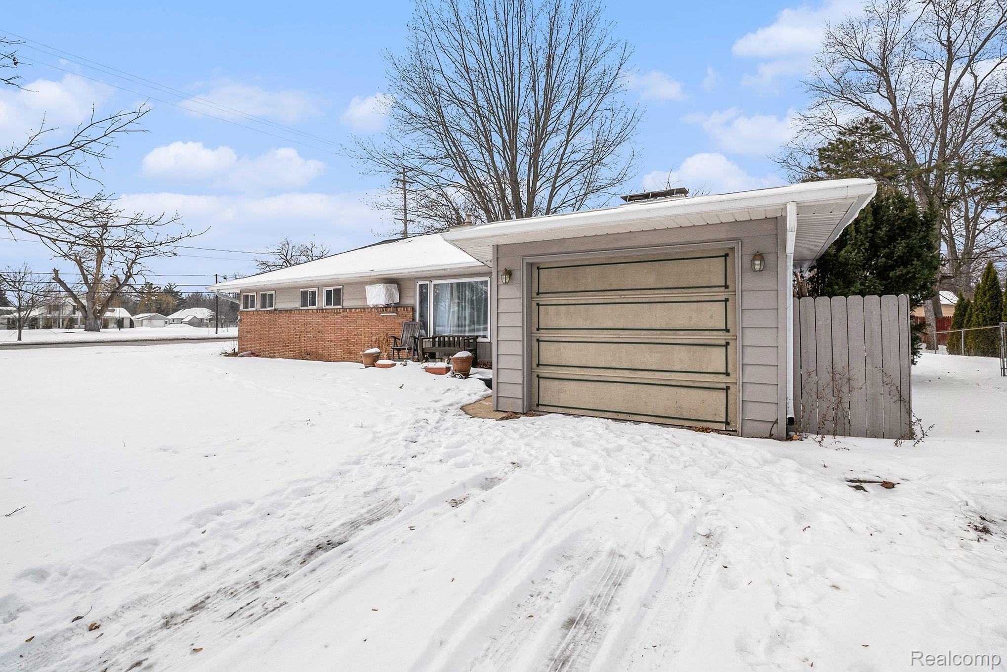 603 E Chelsea Circle