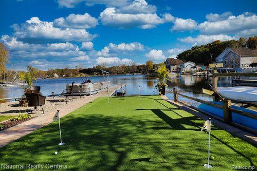 8819 LAGOON Drive