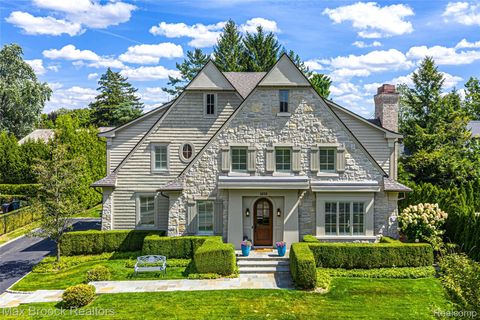 1450 Pilgrim Avenue Birmingham City MI 48009