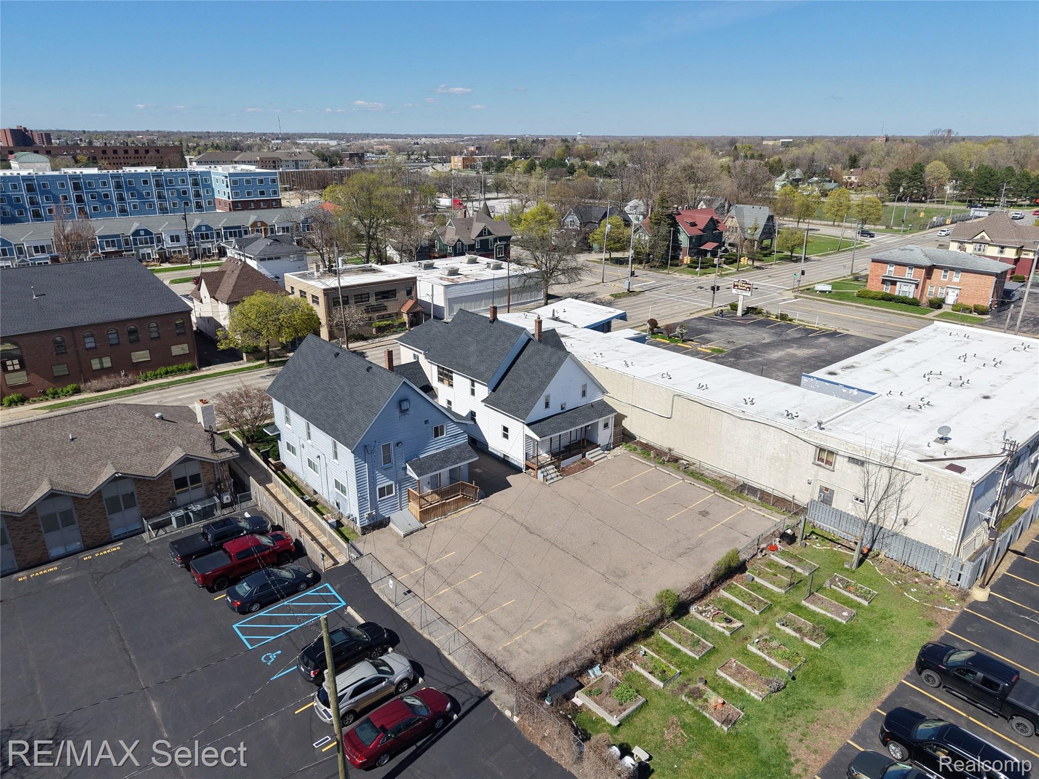 310 E Court Street 1