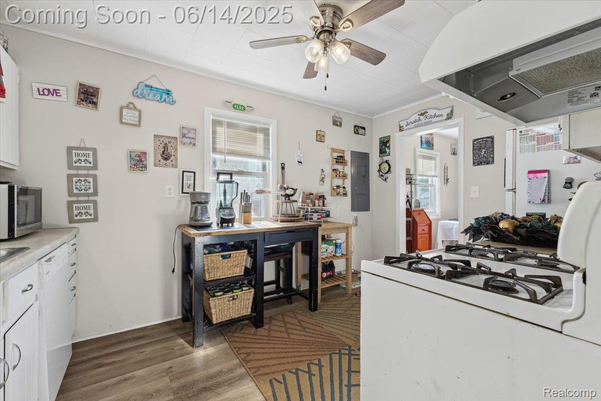 1386 Proper Avenue