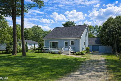 919 Smith Street Algonac City MI 48001