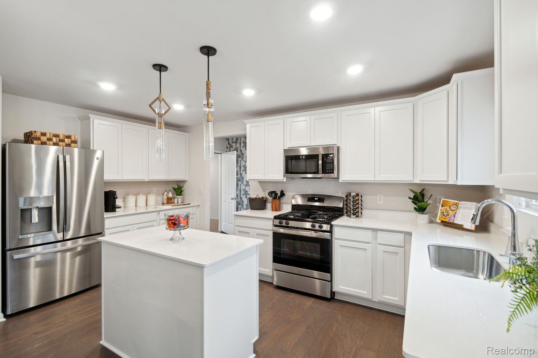 8363 CAPSTONE Drive