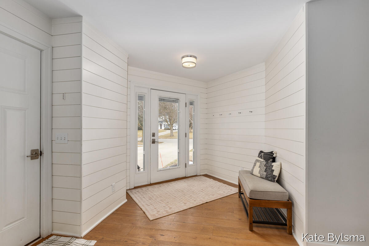 2424 Elmwood Drive SE