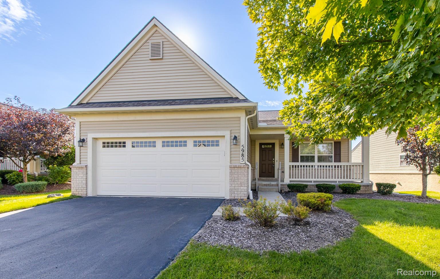 5985 Baypointe Boulevard