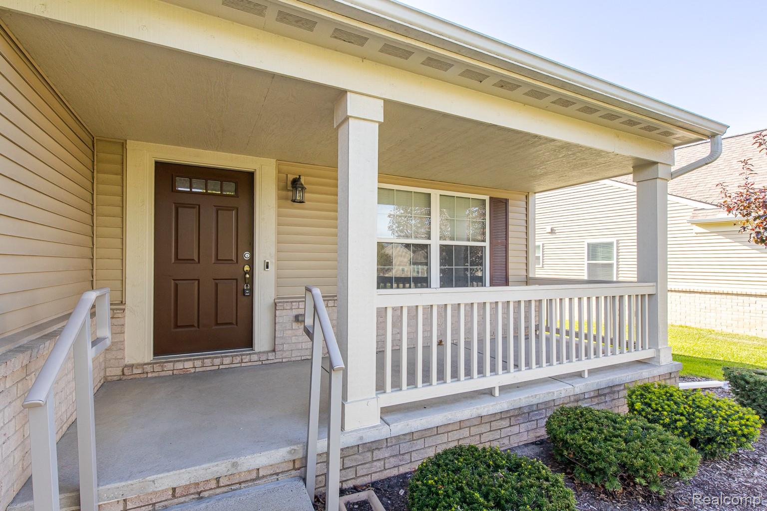 5985 Baypointe Boulevard