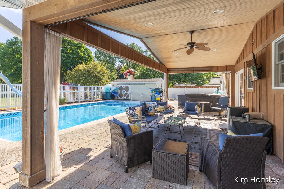1594 Louva Court
