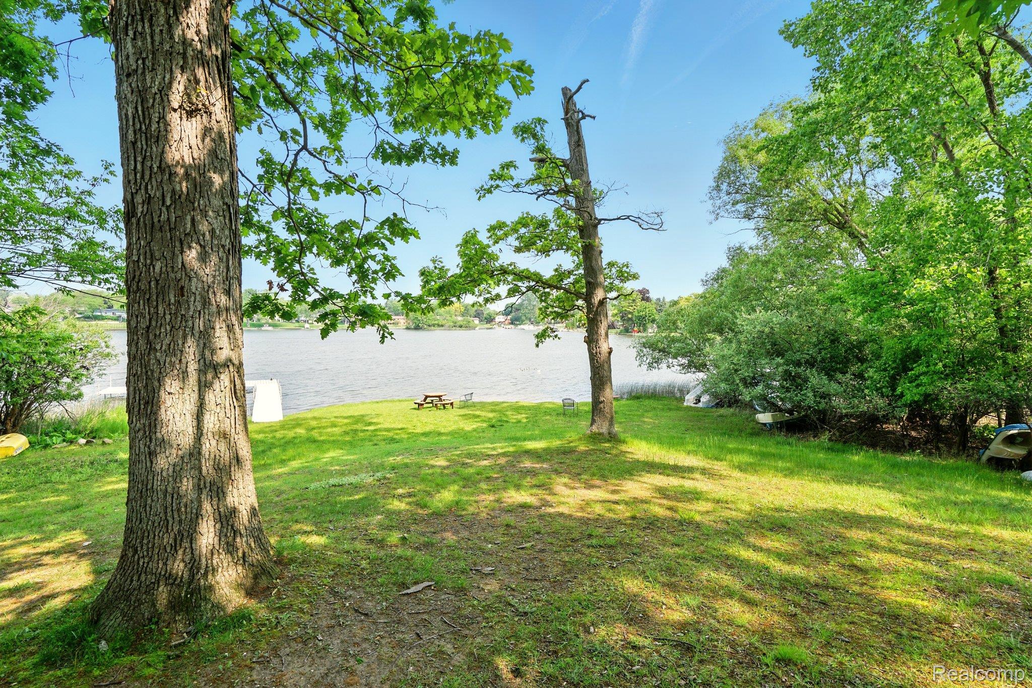 4977 OAK HILL Drive