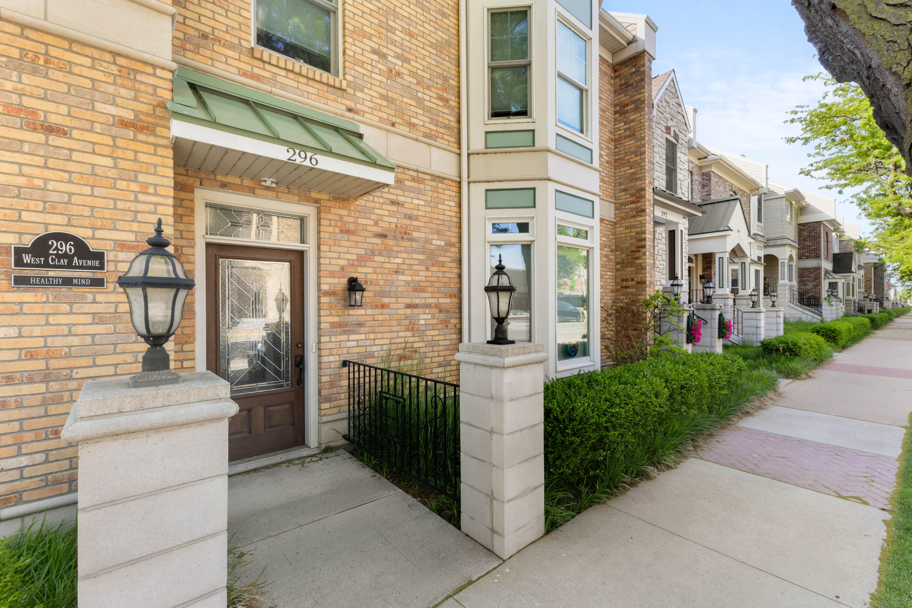 296 W Clay Avenue 4C
