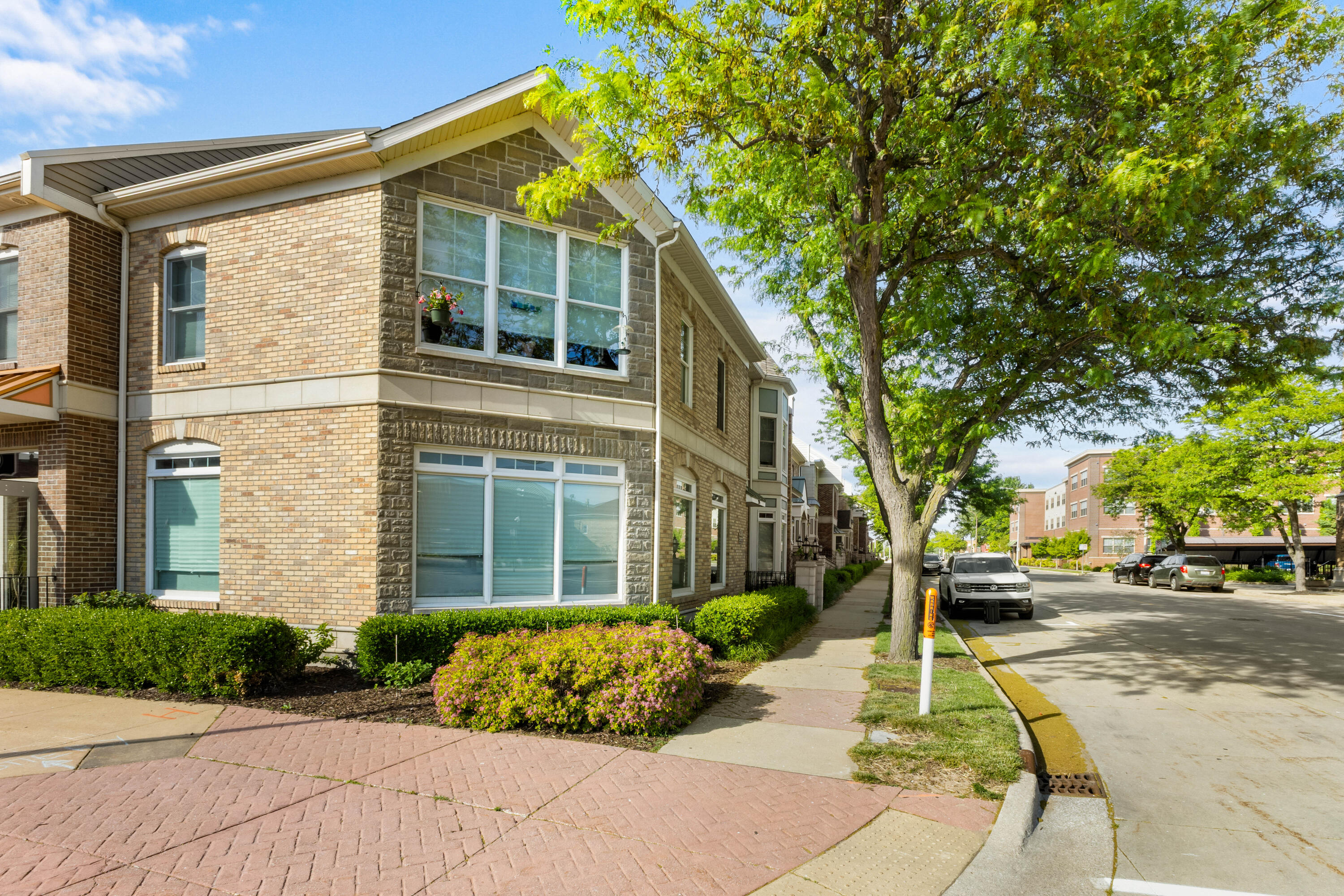 296 W Clay Avenue 4C