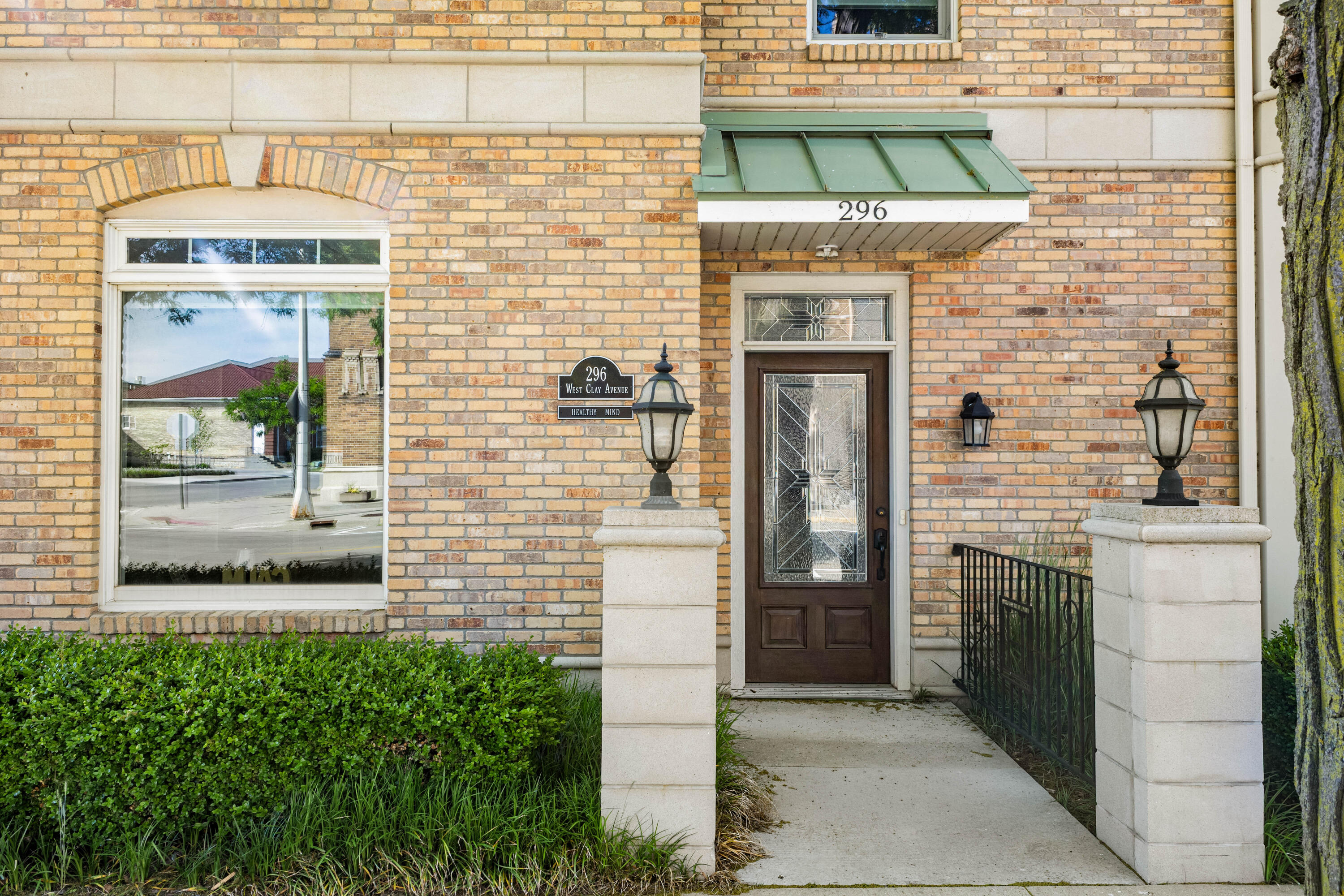 296 W Clay Avenue 4C