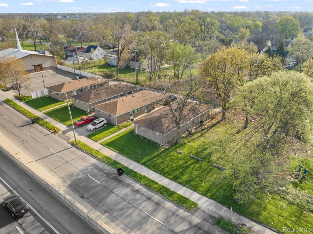 Photo of 7452 Southfield Road, Detroit City, MI 48228 (MLS # 20261028136)