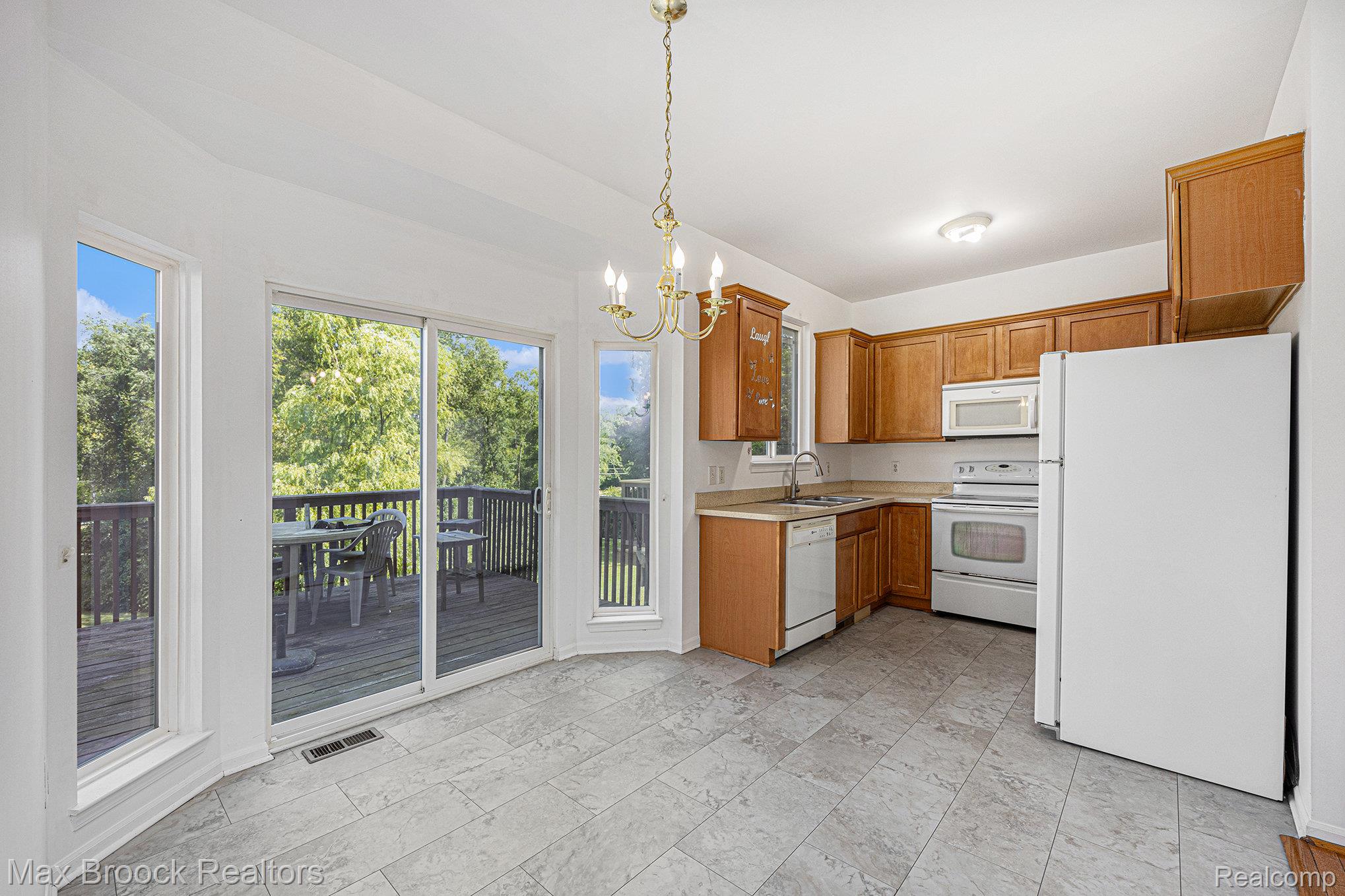 4899 Green Court