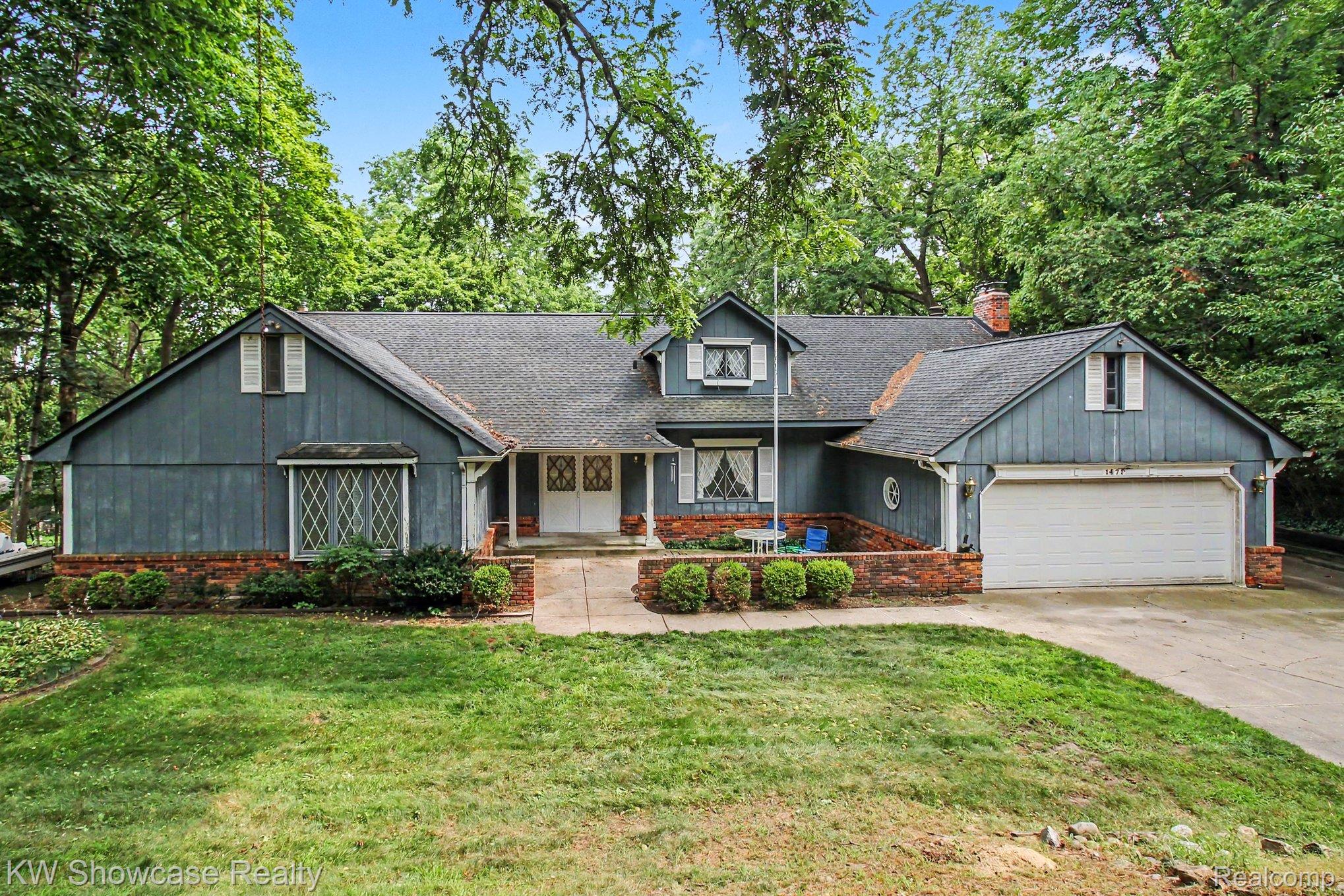 1471 Blue Heron Drive