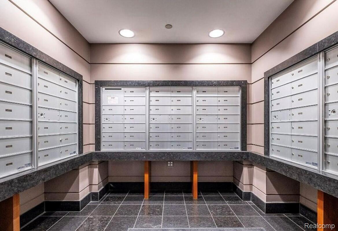 411 S OLD WOODWARD Avenue 524