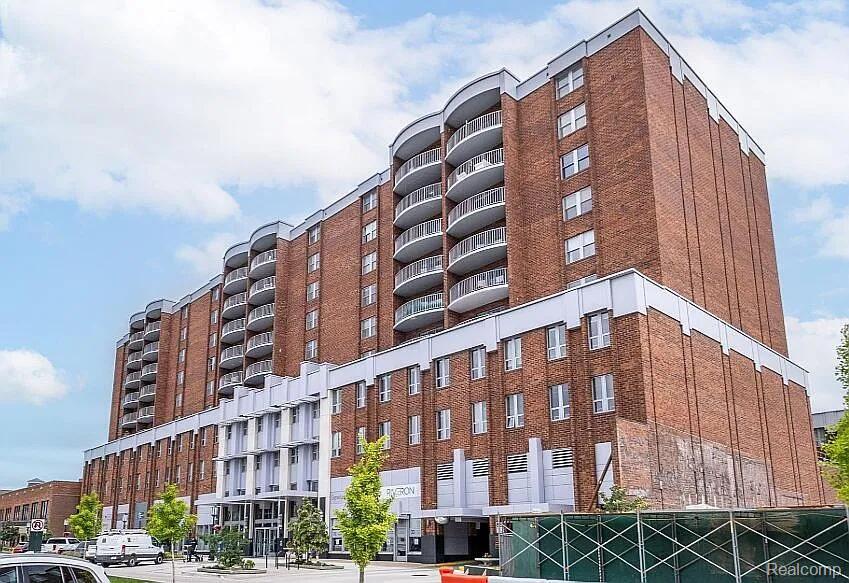 411 S OLD WOODWARD Avenue 524