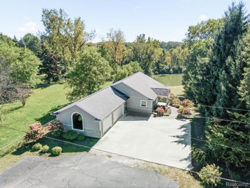 3751 N River Road Fort Gratiot Charter Township MI 48059
