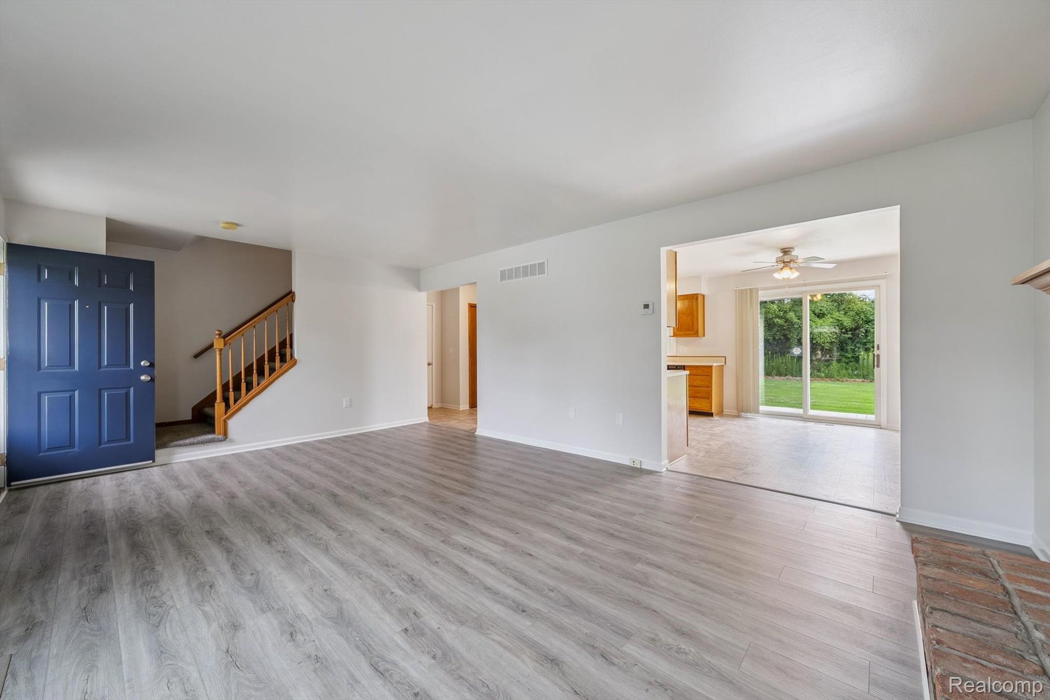 833 Queens Way