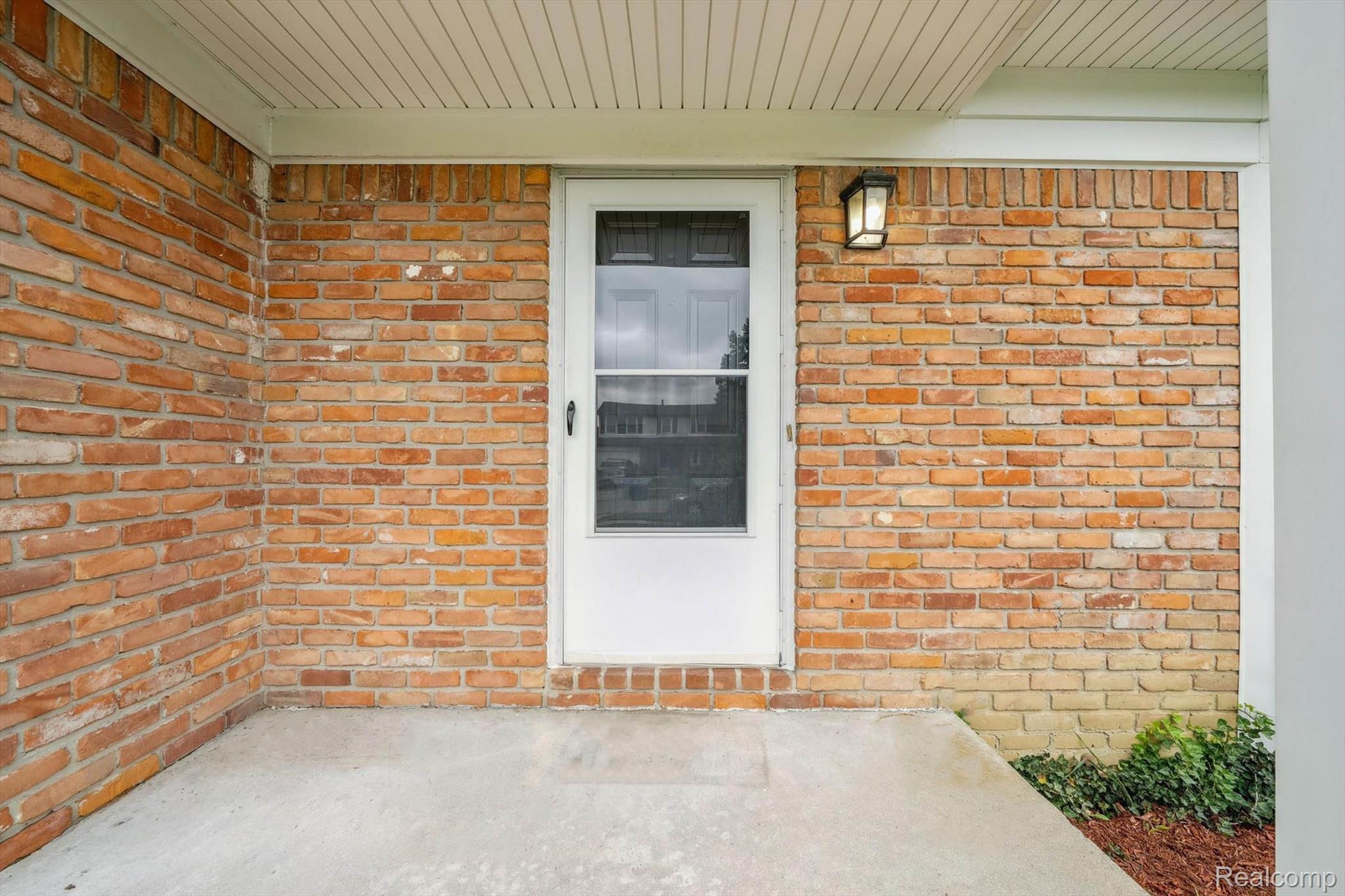 833 Queens Way