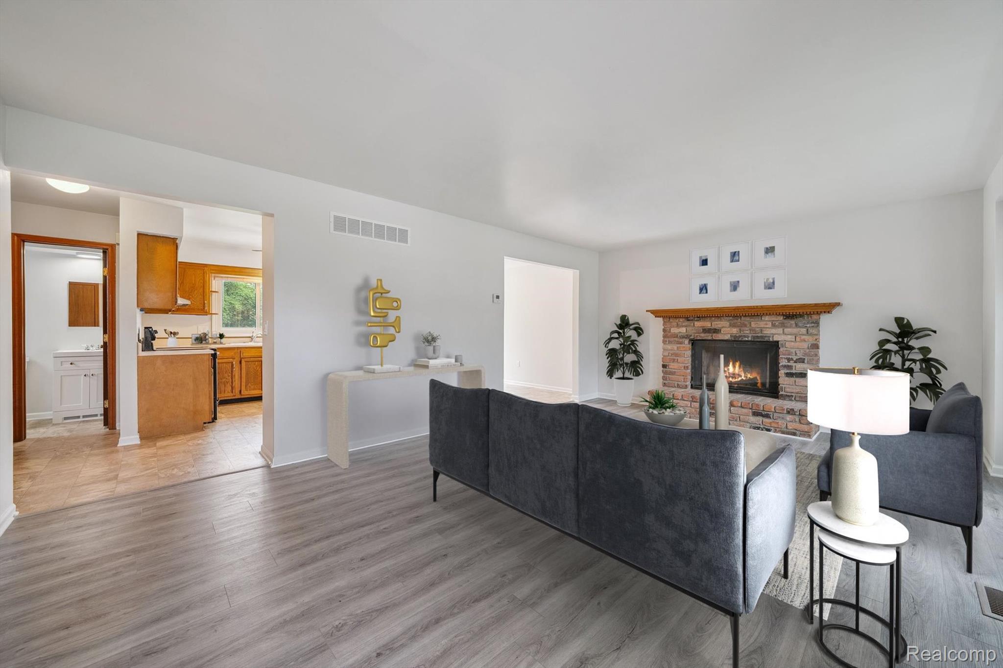 833 Queens Way