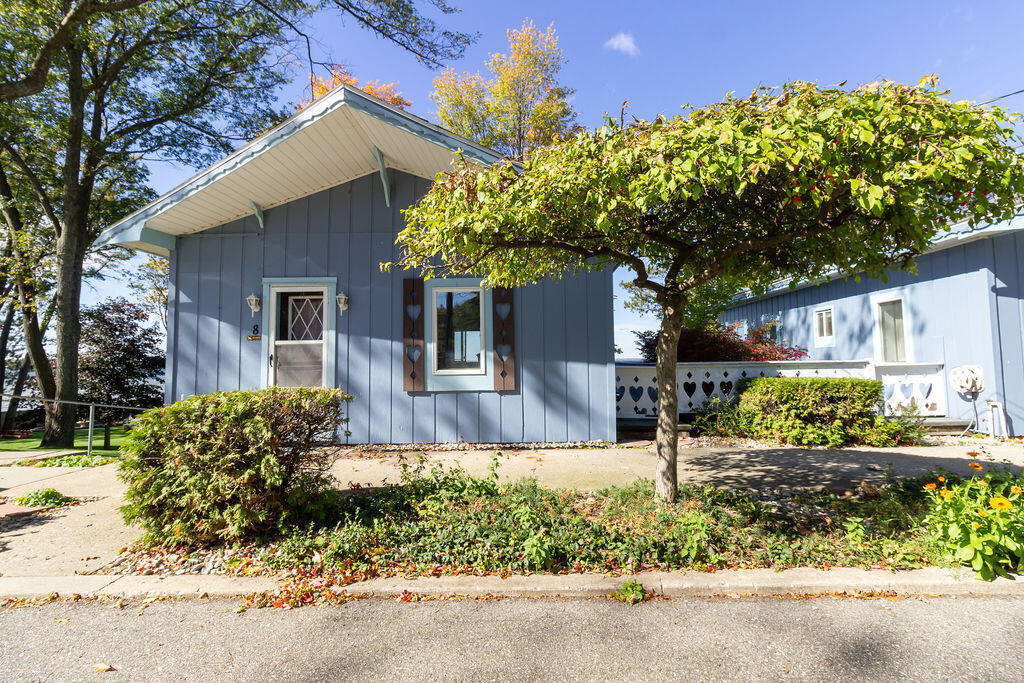 104 W Houghton Lake Drive