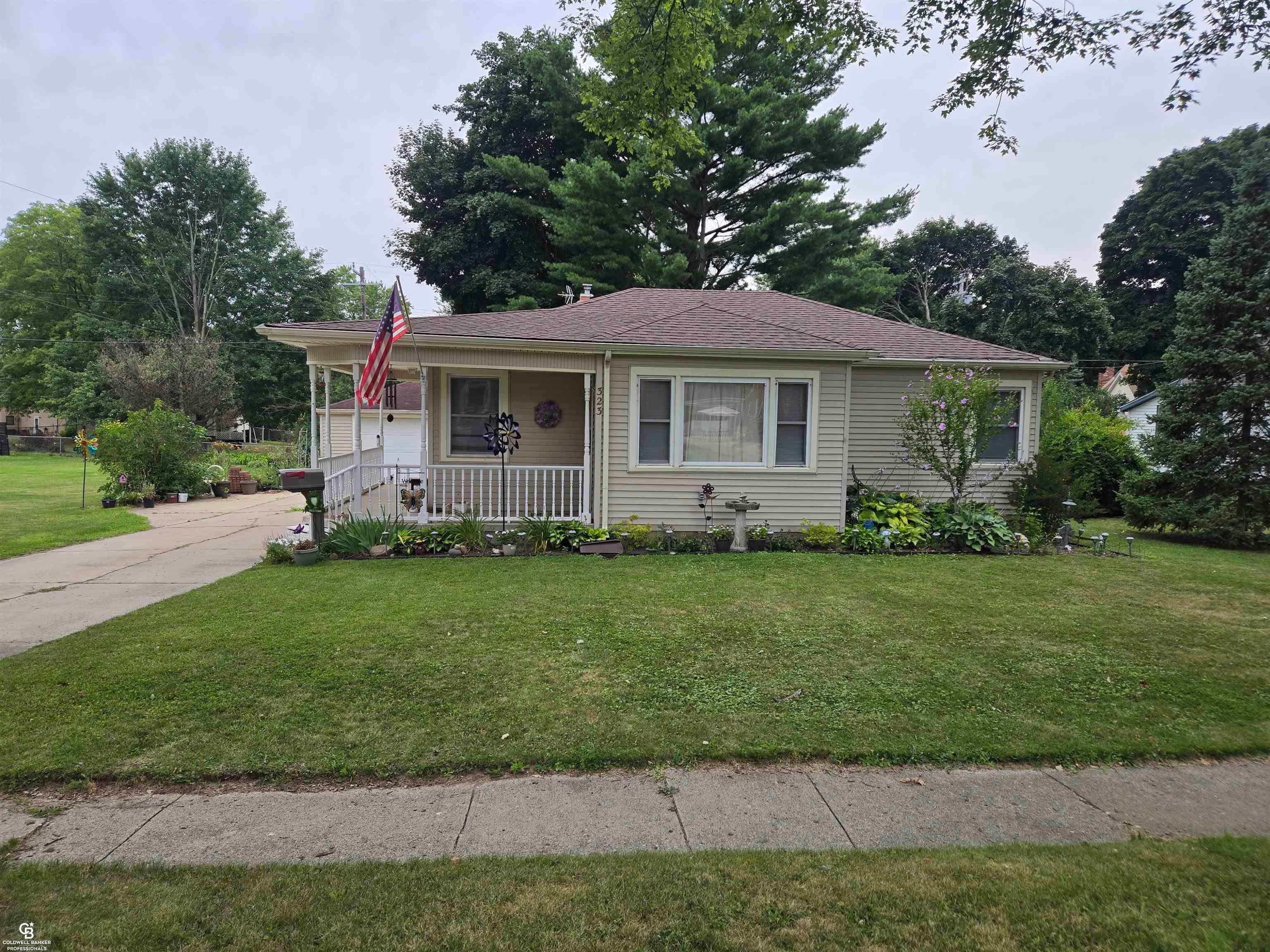 323 Mary Street