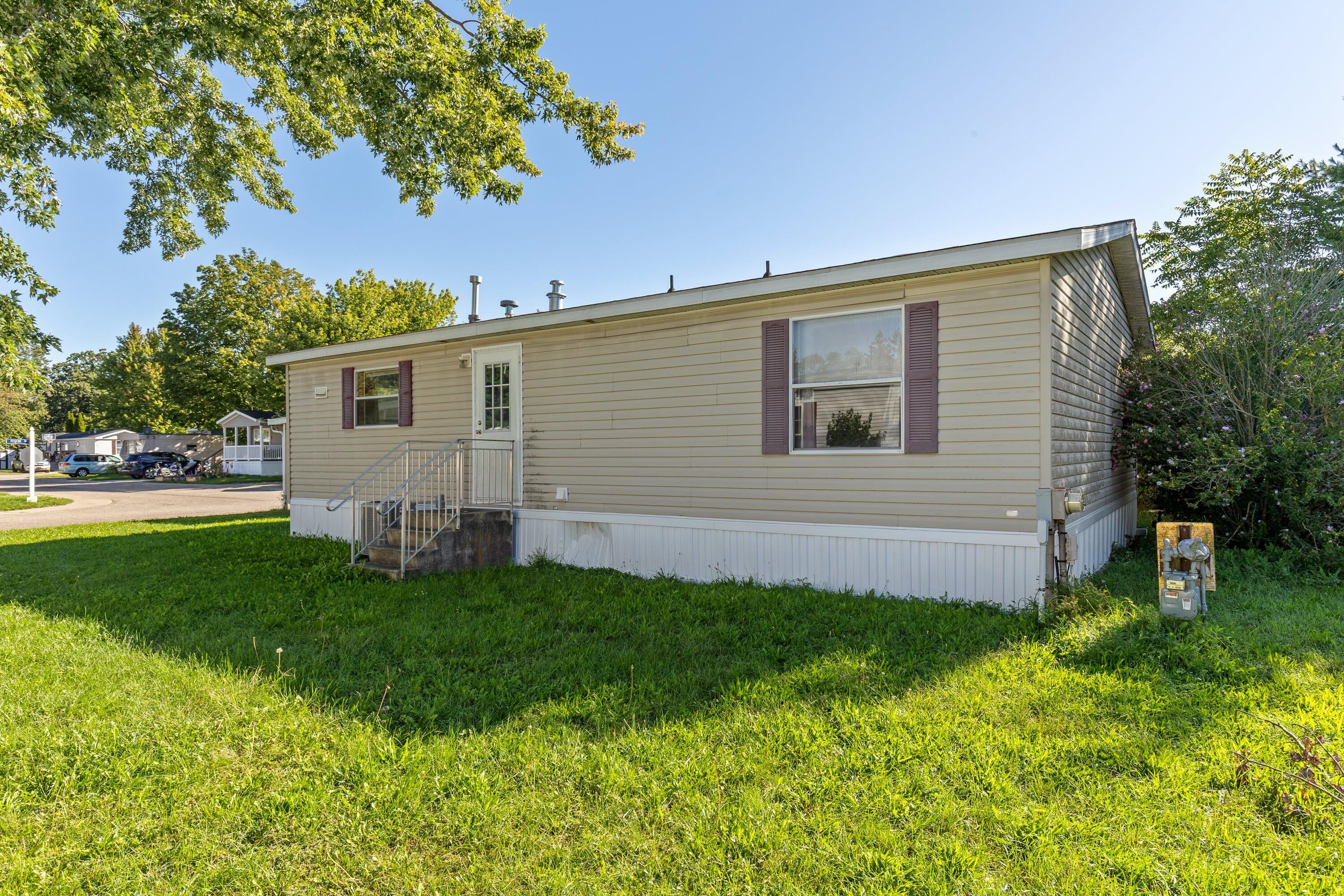 144 Fescue Drive SE