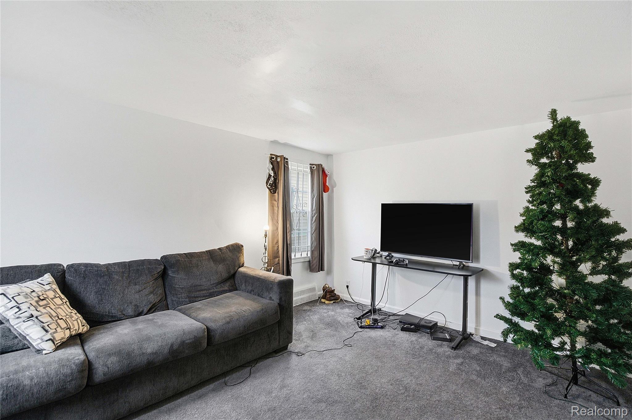 17142 Pembroke Avenue