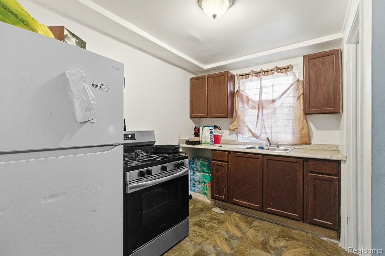 17142 Pembroke Avenue