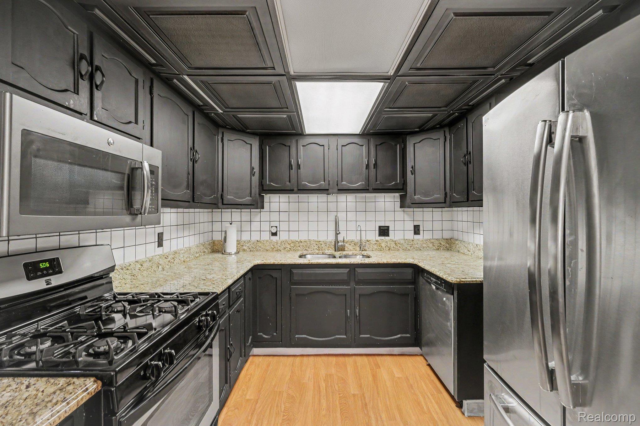 2451 VALLEY LANE Drive