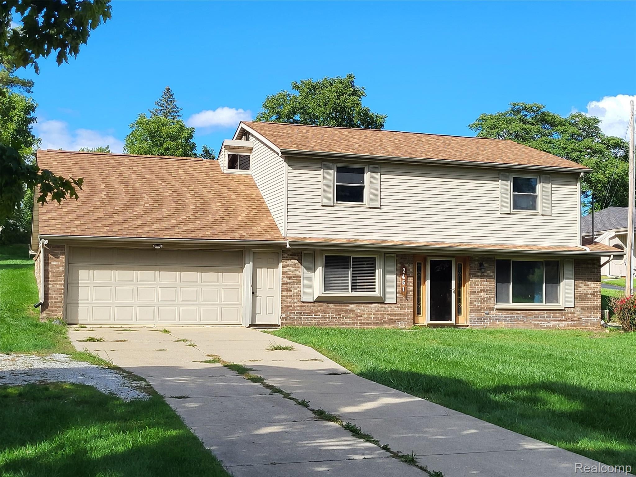 2451 VALLEY LANE Drive