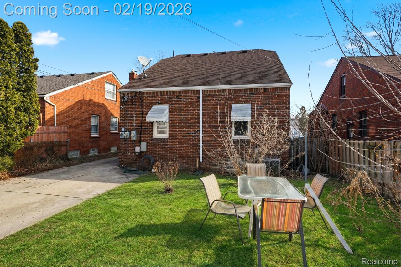 2045 N ELIZABETH Street