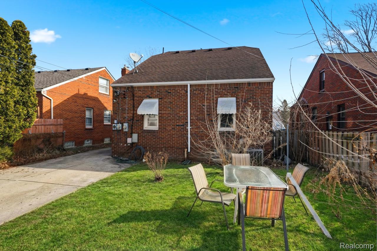 2045 N ELIZABETH Street