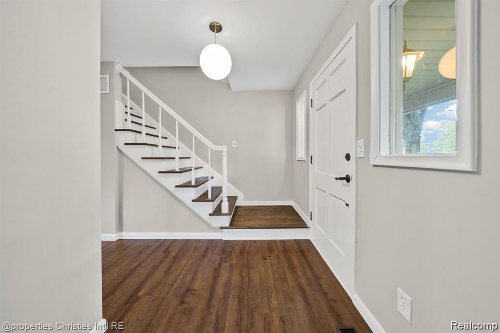 Rochester Hills City, Michigan 48309, United States, 3 Bedrooms Bedrooms, ,2 BathroomsBathrooms,Residential,Active,223579