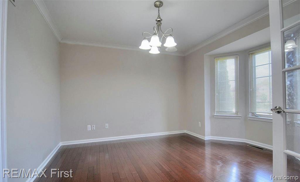 33201 Glengary Court