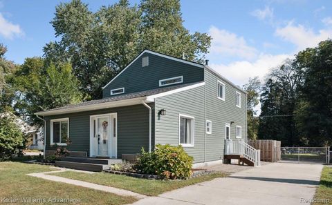 21526 Oxford Avenue Farmington City MI 48336