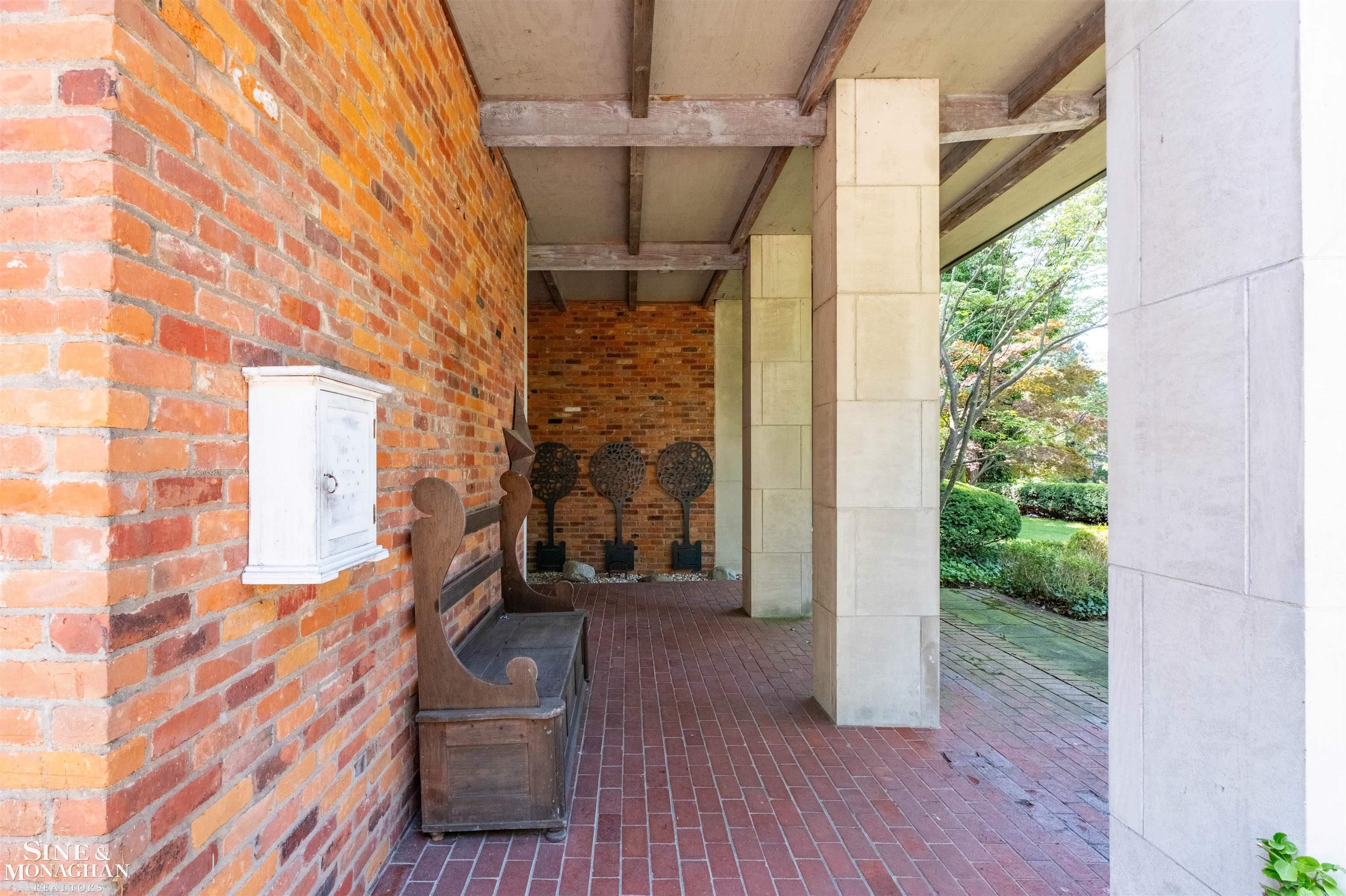 280 Vincennes Place