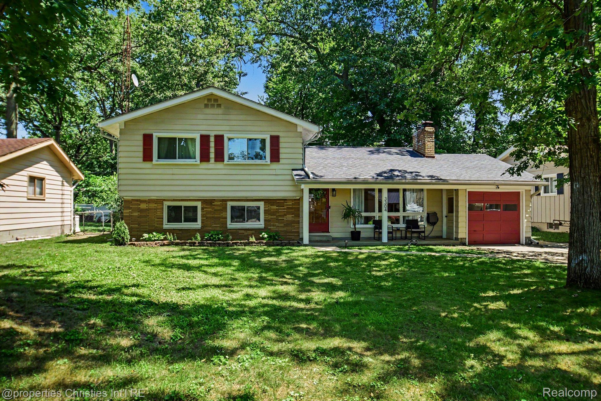 3304 Riverside Drive