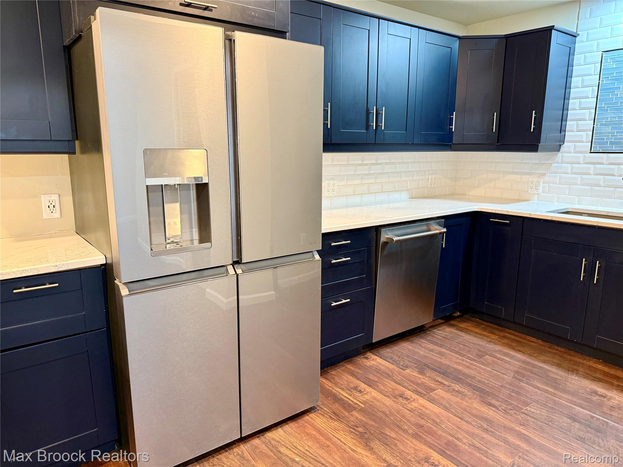 1146 S Long Lake Boulevard