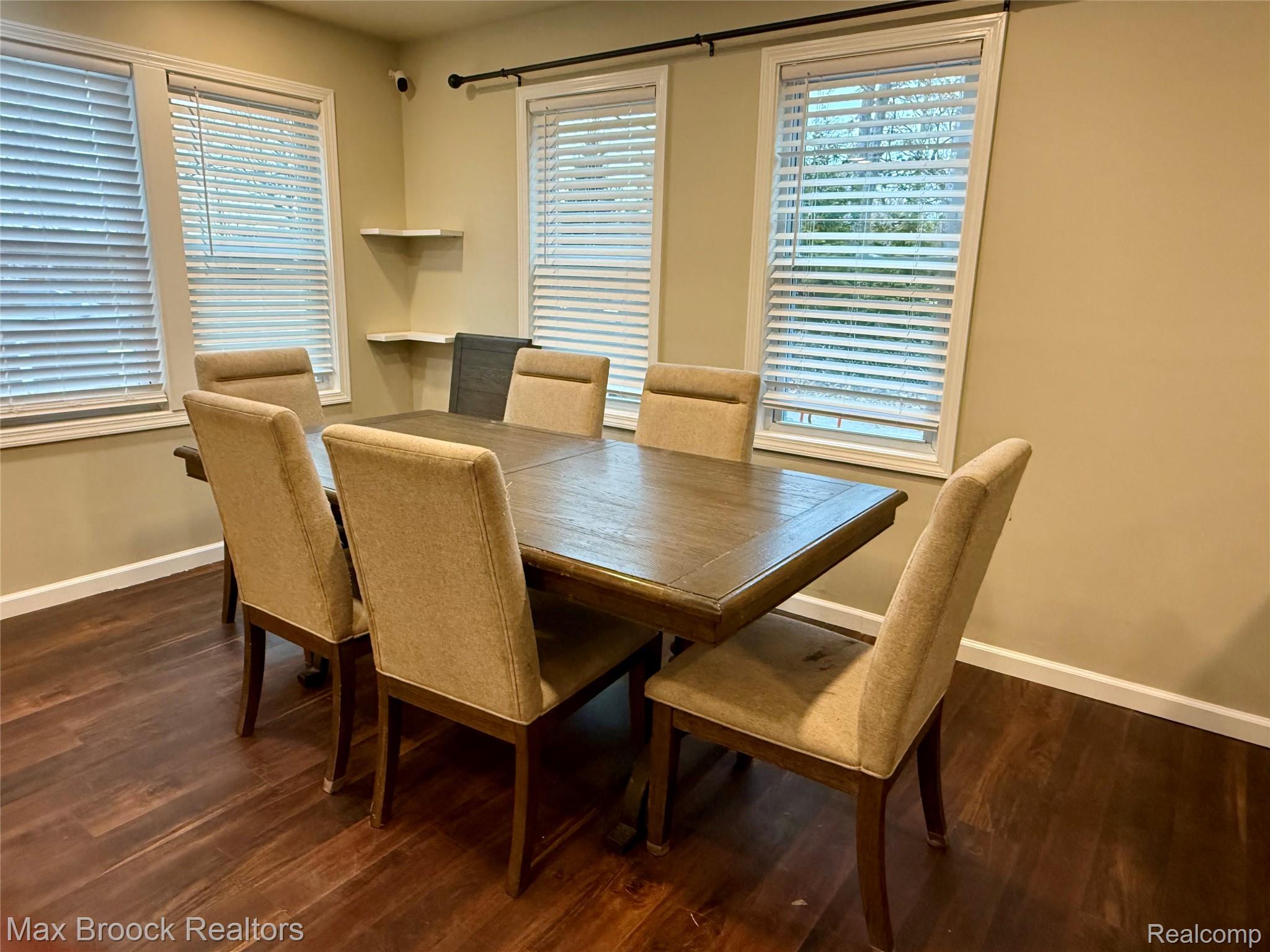 1146 S Long Lake Boulevard