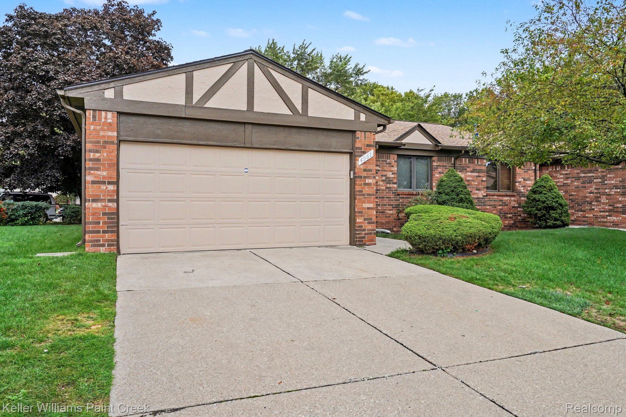 4967 N Grand Oaks Drive