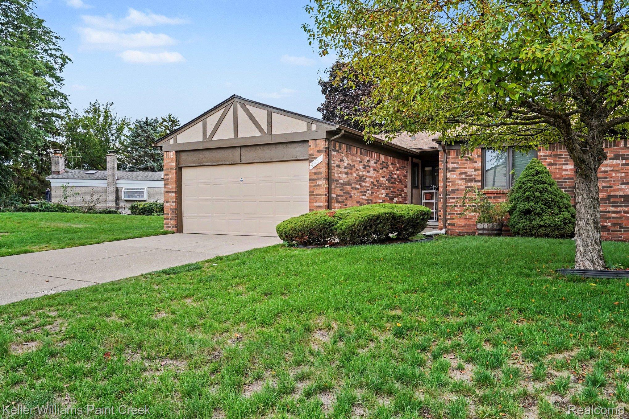 4967 N Grand Oaks Drive