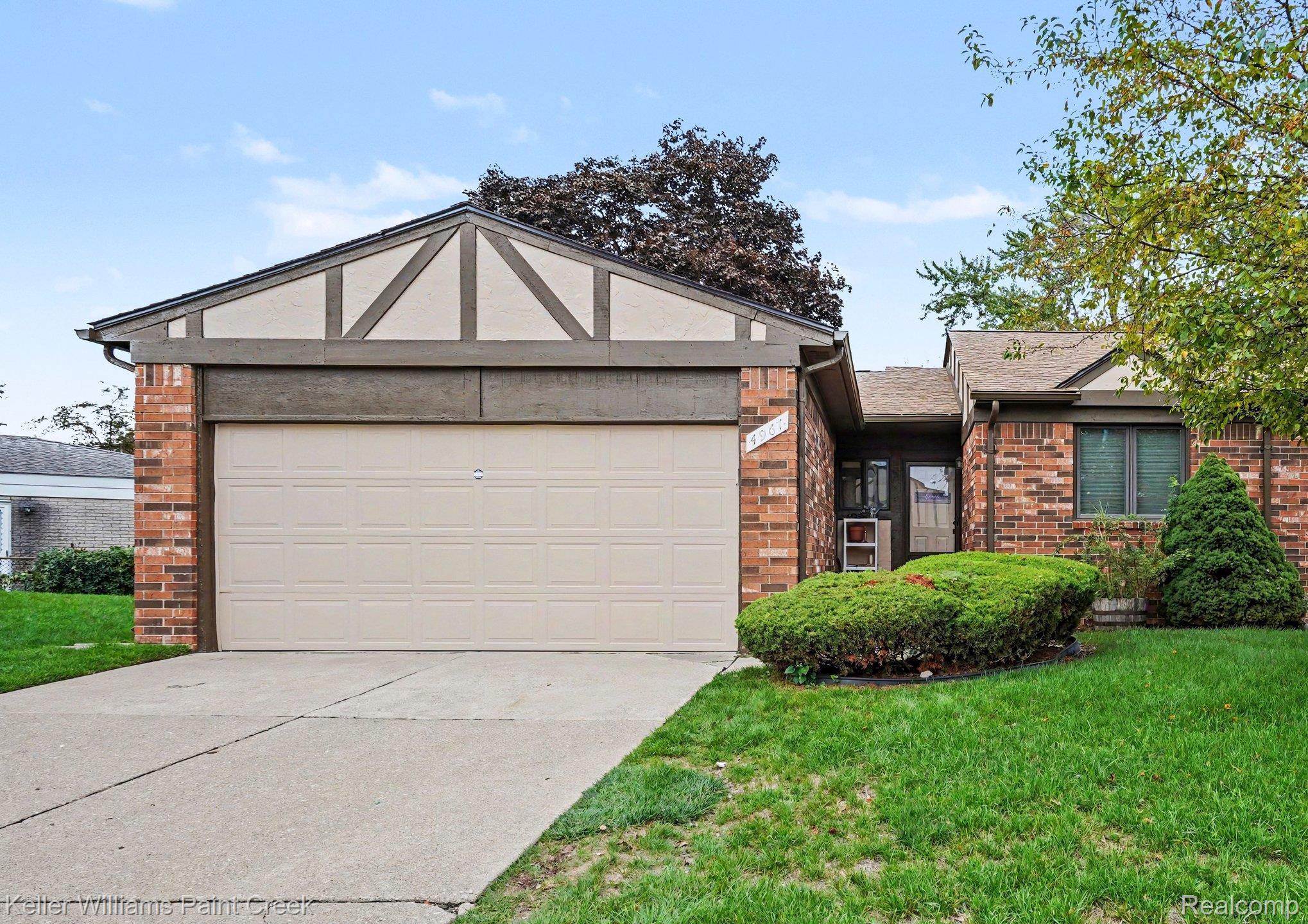 4967 N Grand Oaks Drive