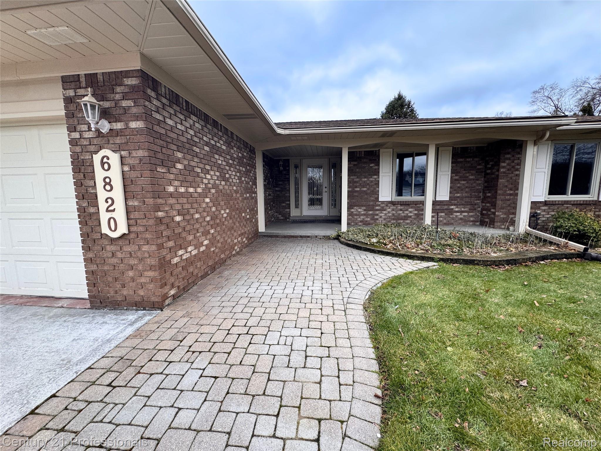 6820 Emerald Shores Drive