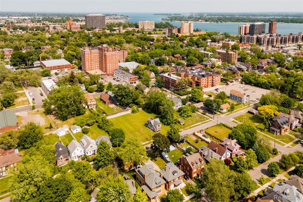 7901 AGNES ST, DETROIT, MI 48214 - Image 3a8a3faeb7fa9162c08f3228354f7313/579446846