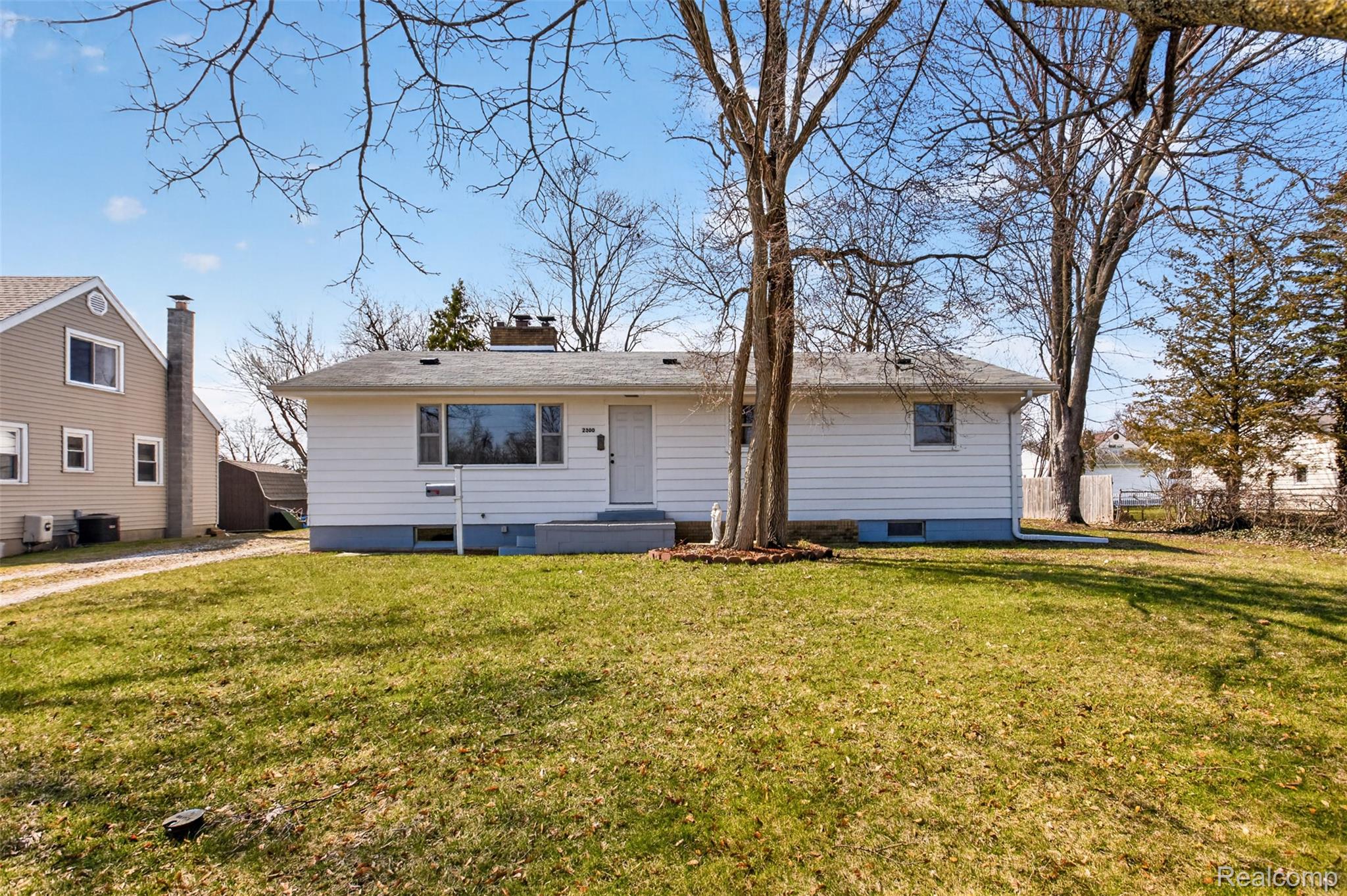 2300 S Lincoln