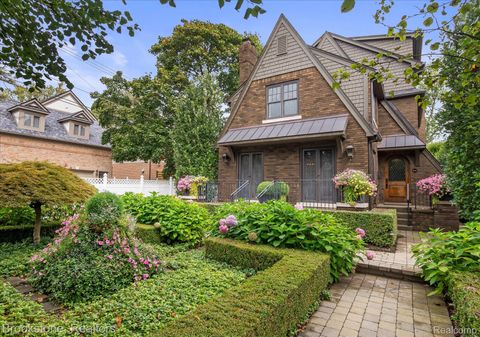 859 Watkins Street Birmingham City MI 48009