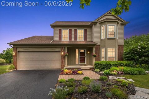 437 Cherry Hills Court Oxford Charter Township MI 48371